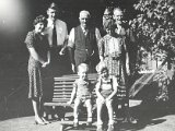 Familiealbum Sdb007 5  1943 8.juli 1943 (Ejler, Ina og Poul yderst th)